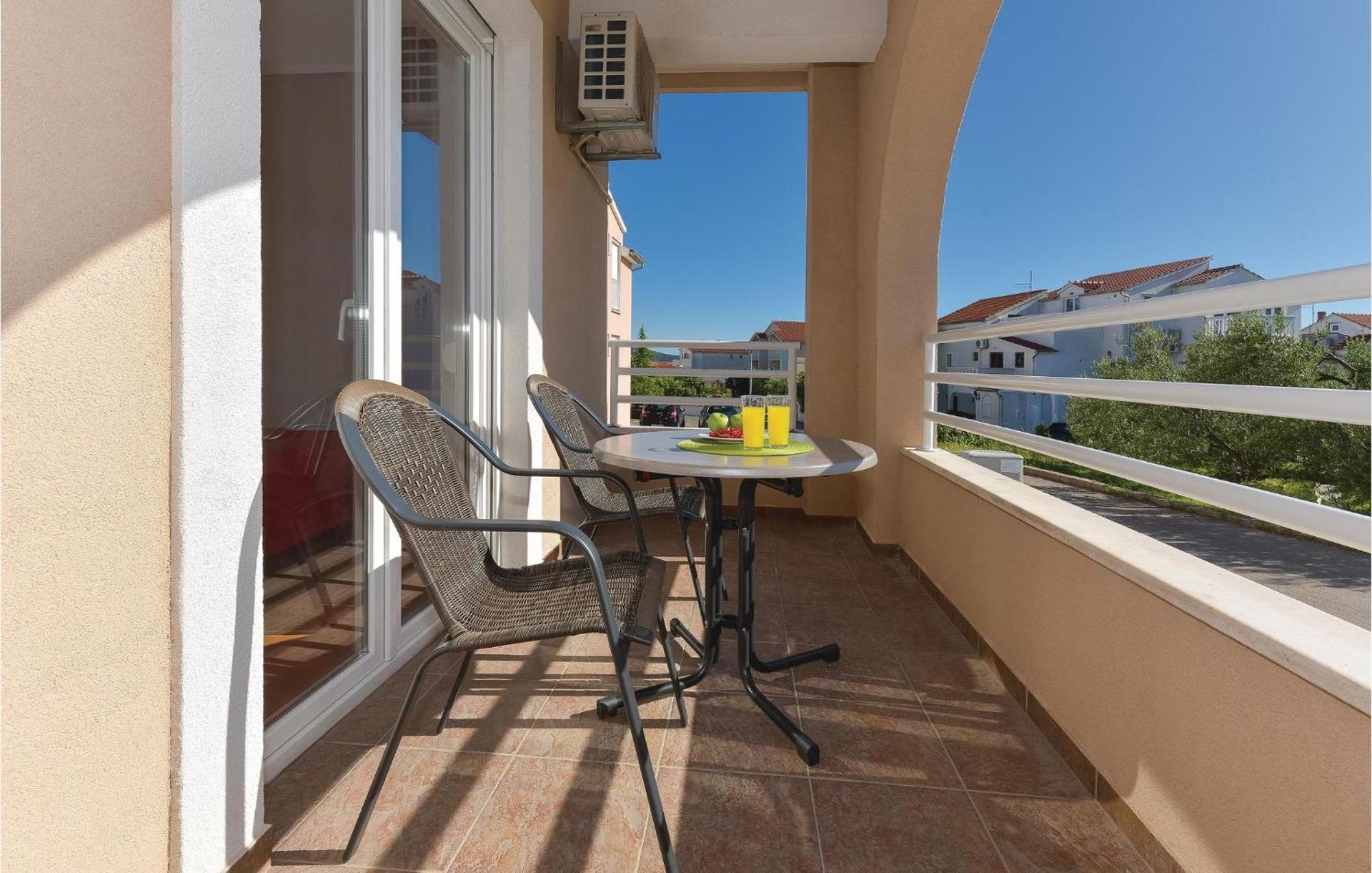 Gorgeous Apartment In Vodice With Kitchen Exterior foto
