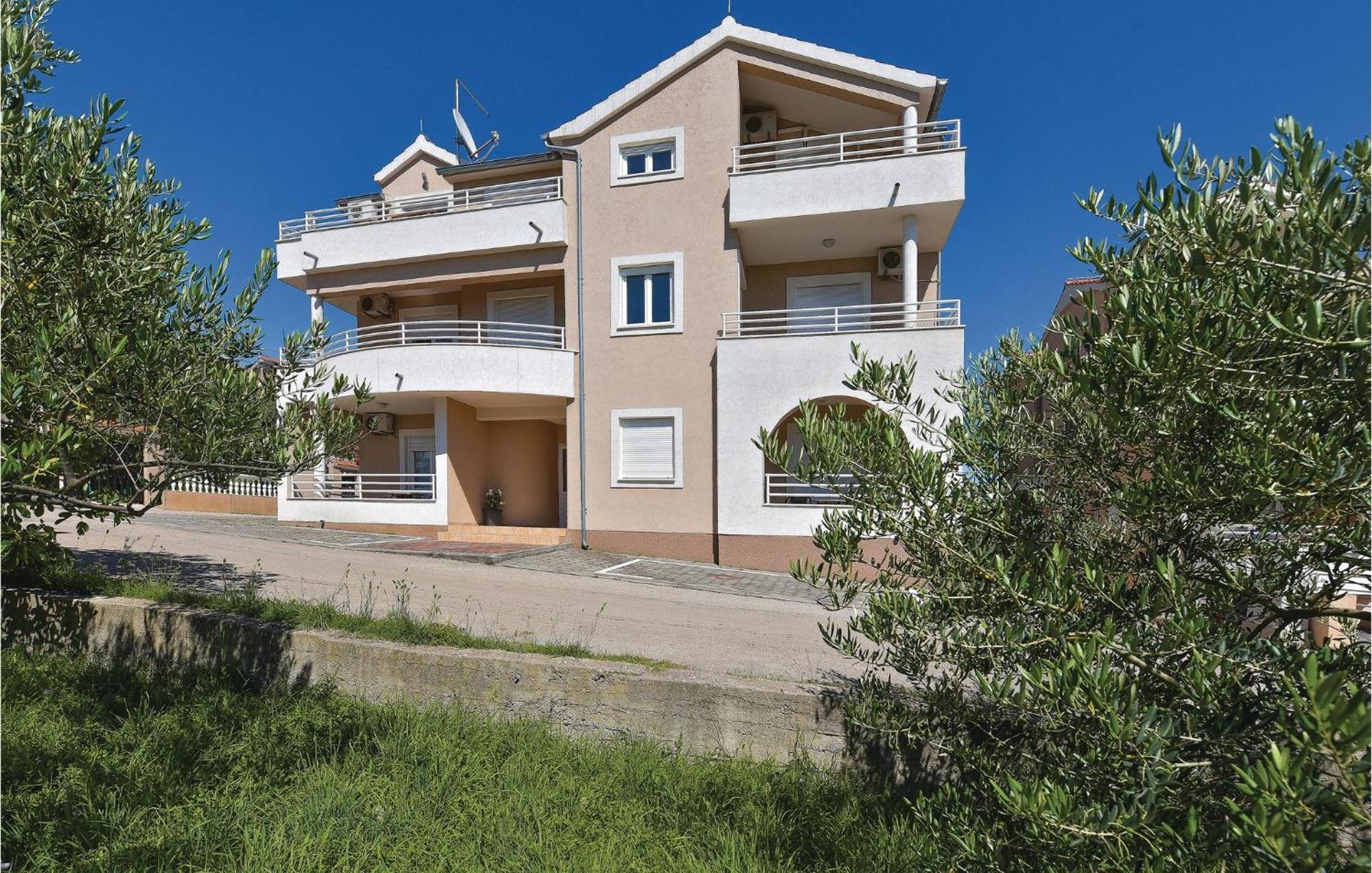 Gorgeous Apartment In Vodice With Kitchen Exterior foto